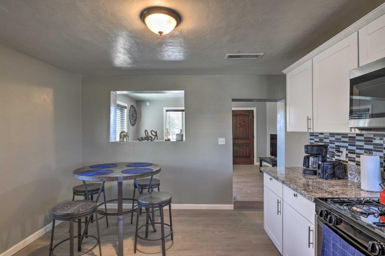 Bright Tucson Home With Patio - 2 Mi To U Of A! Exterior photo